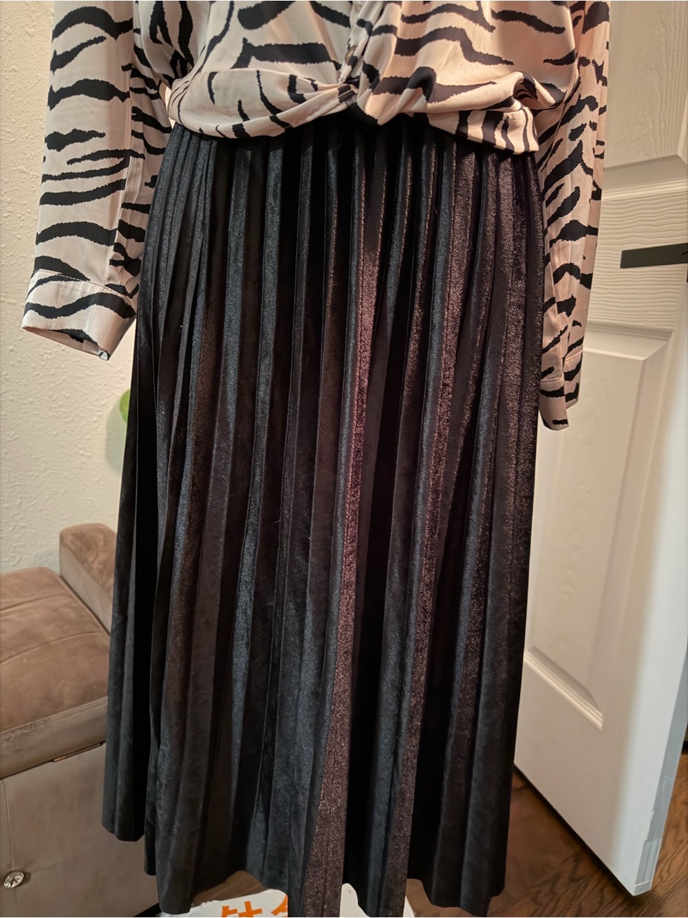 Pleated Velvet Midi Skirt - Black